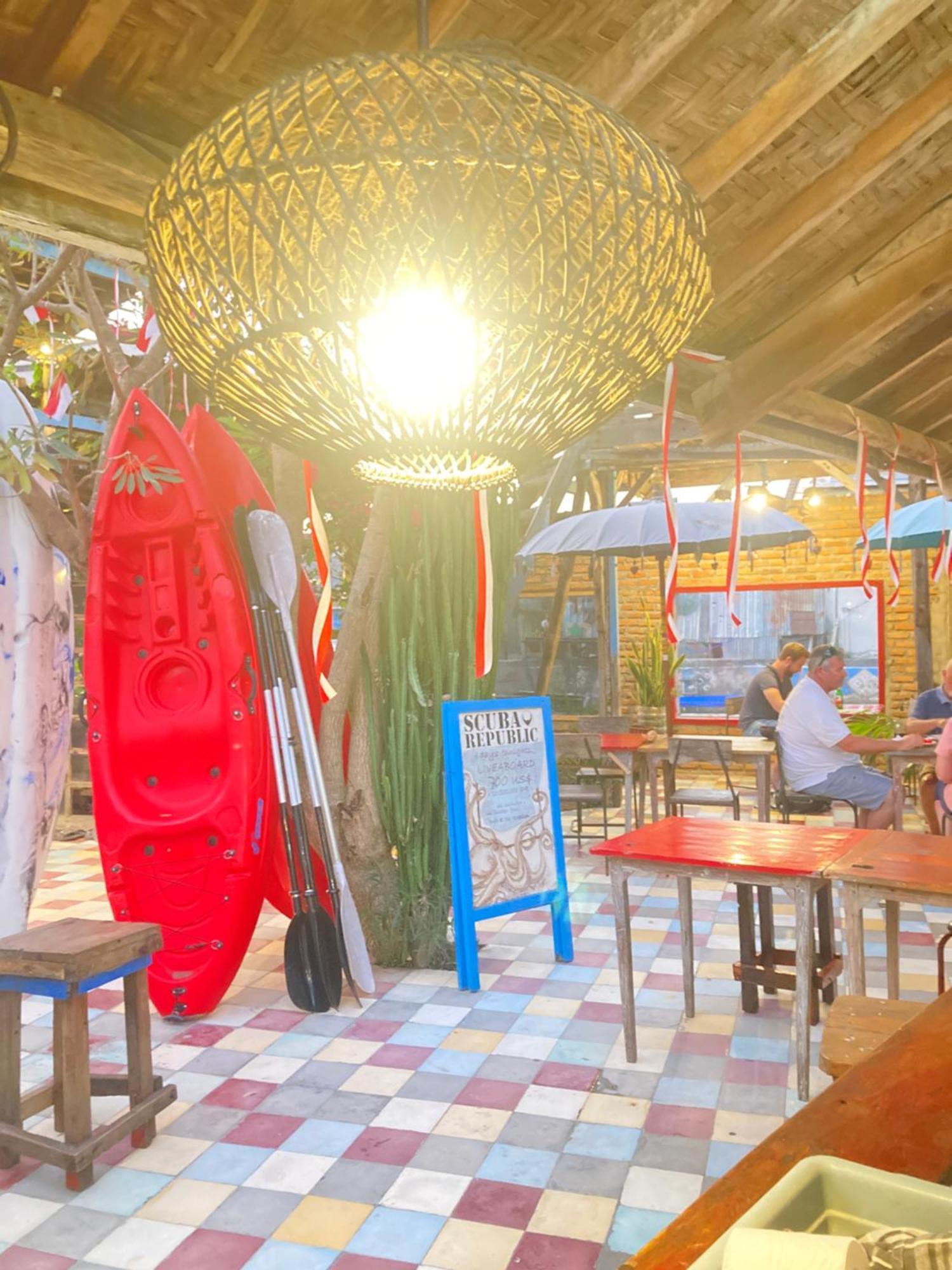 La Boheme Bajo Hostel Labuan Bajo Ngoại thất bức ảnh