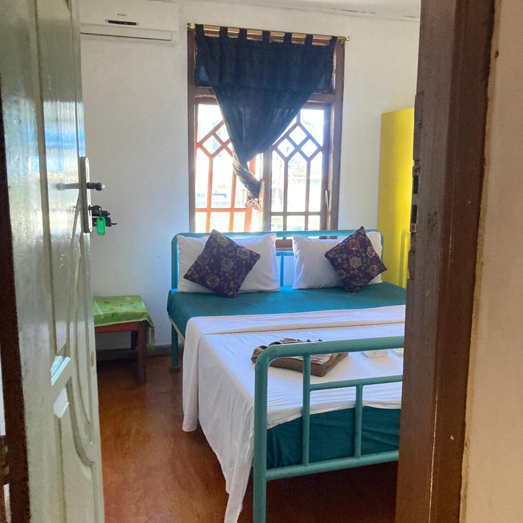 La Boheme Bajo Hostel Labuan Bajo Ngoại thất bức ảnh