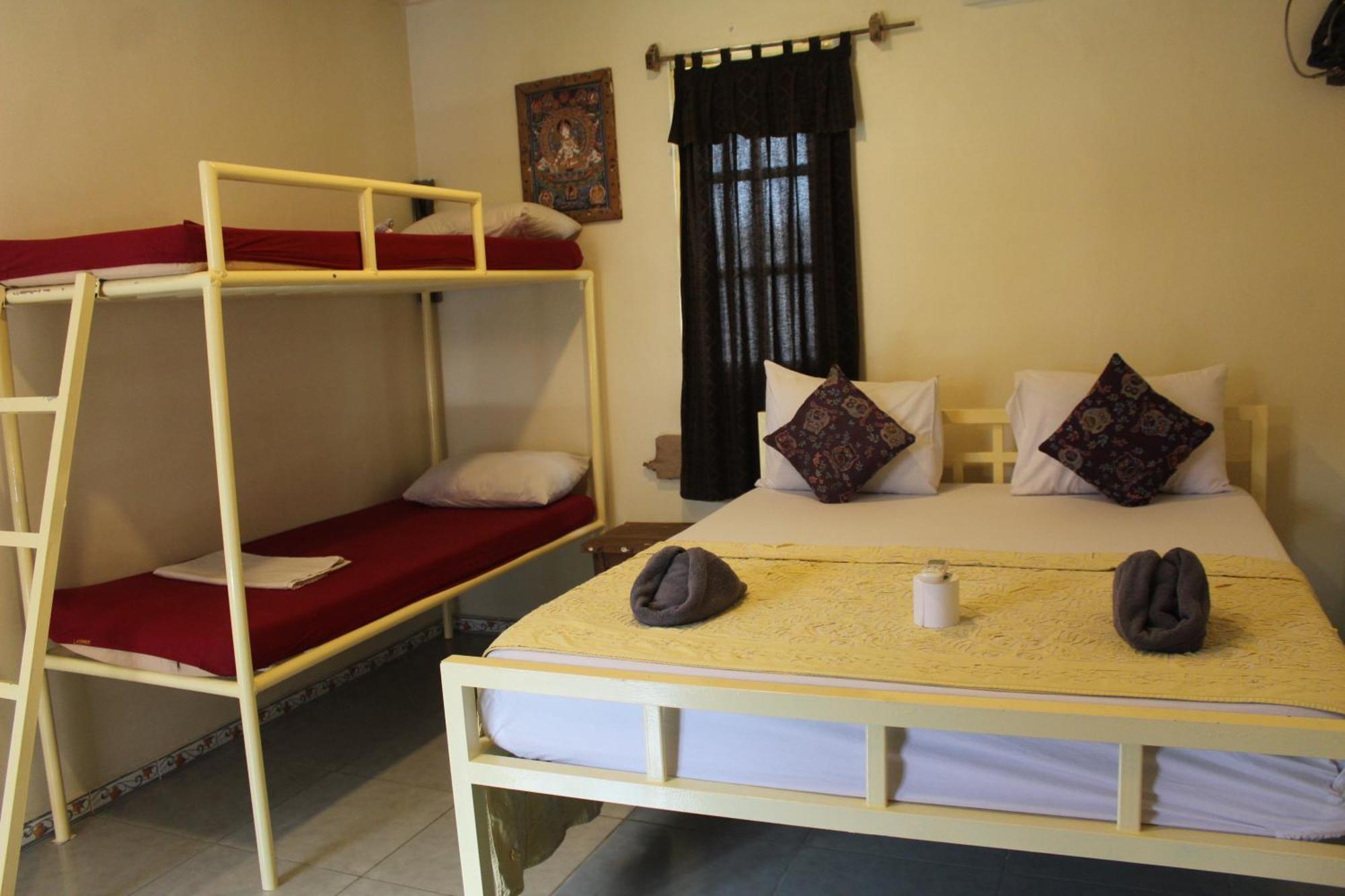 La Boheme Bajo Hostel Labuan Bajo Ngoại thất bức ảnh