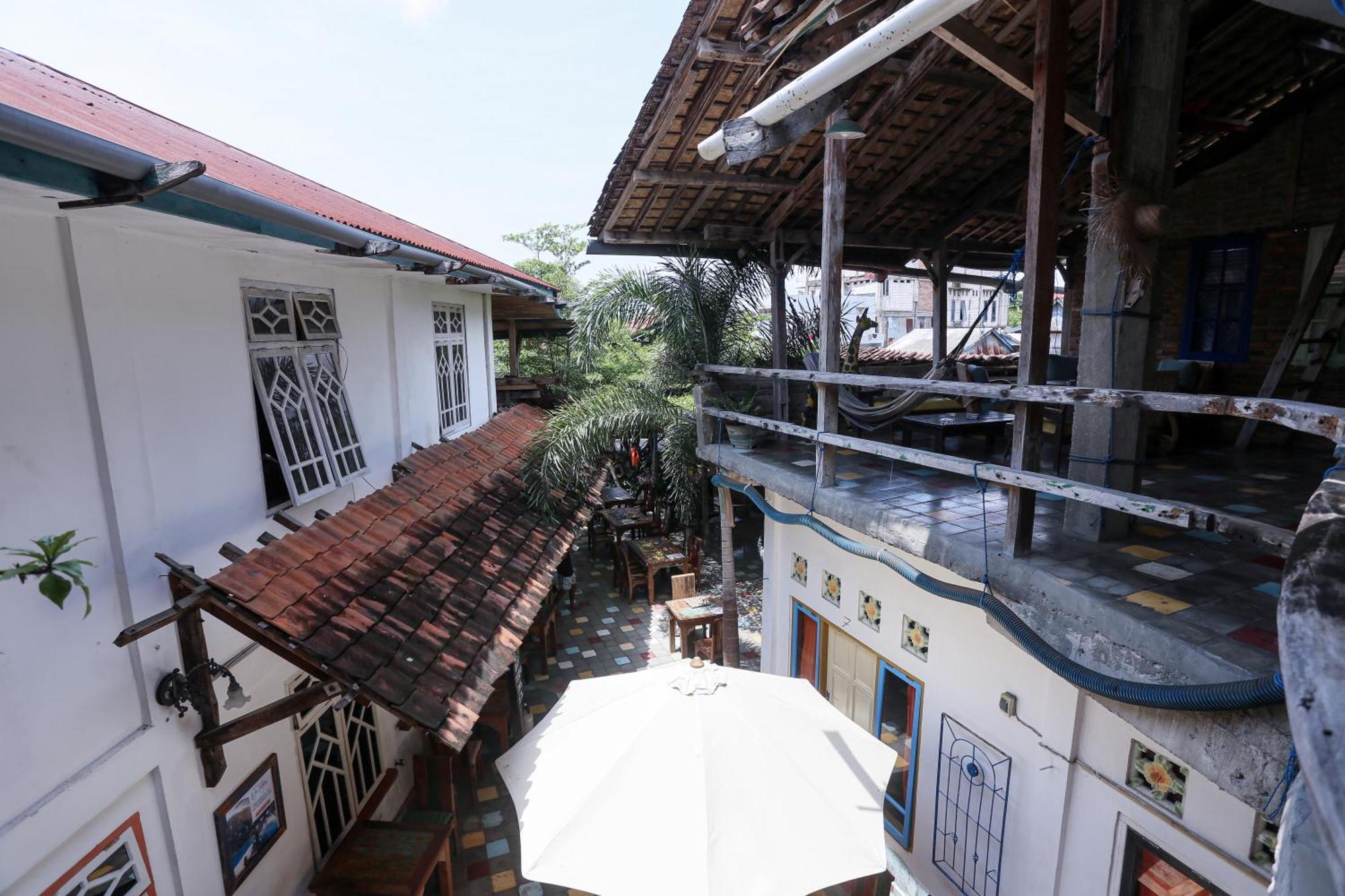 La Boheme Bajo Hostel Labuan Bajo Ngoại thất bức ảnh