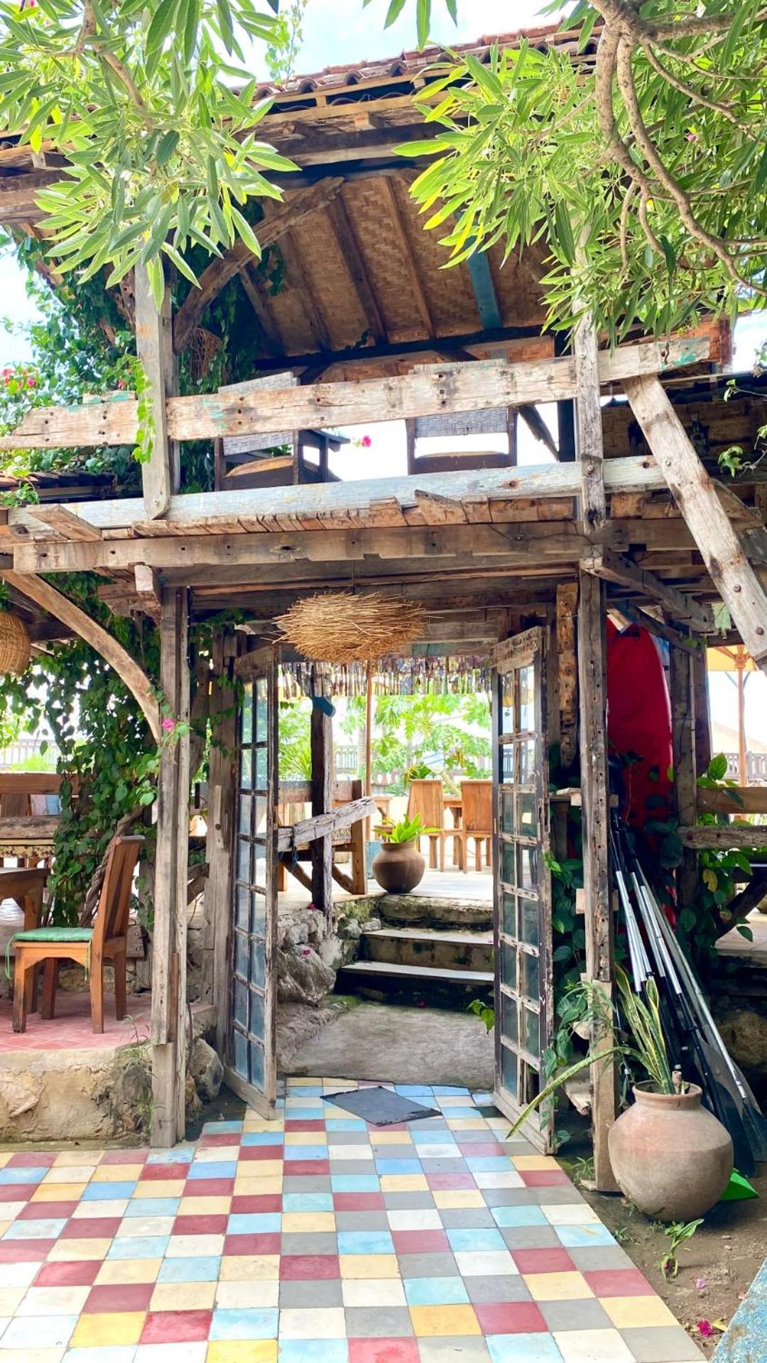 La Boheme Bajo Hostel Labuan Bajo Ngoại thất bức ảnh