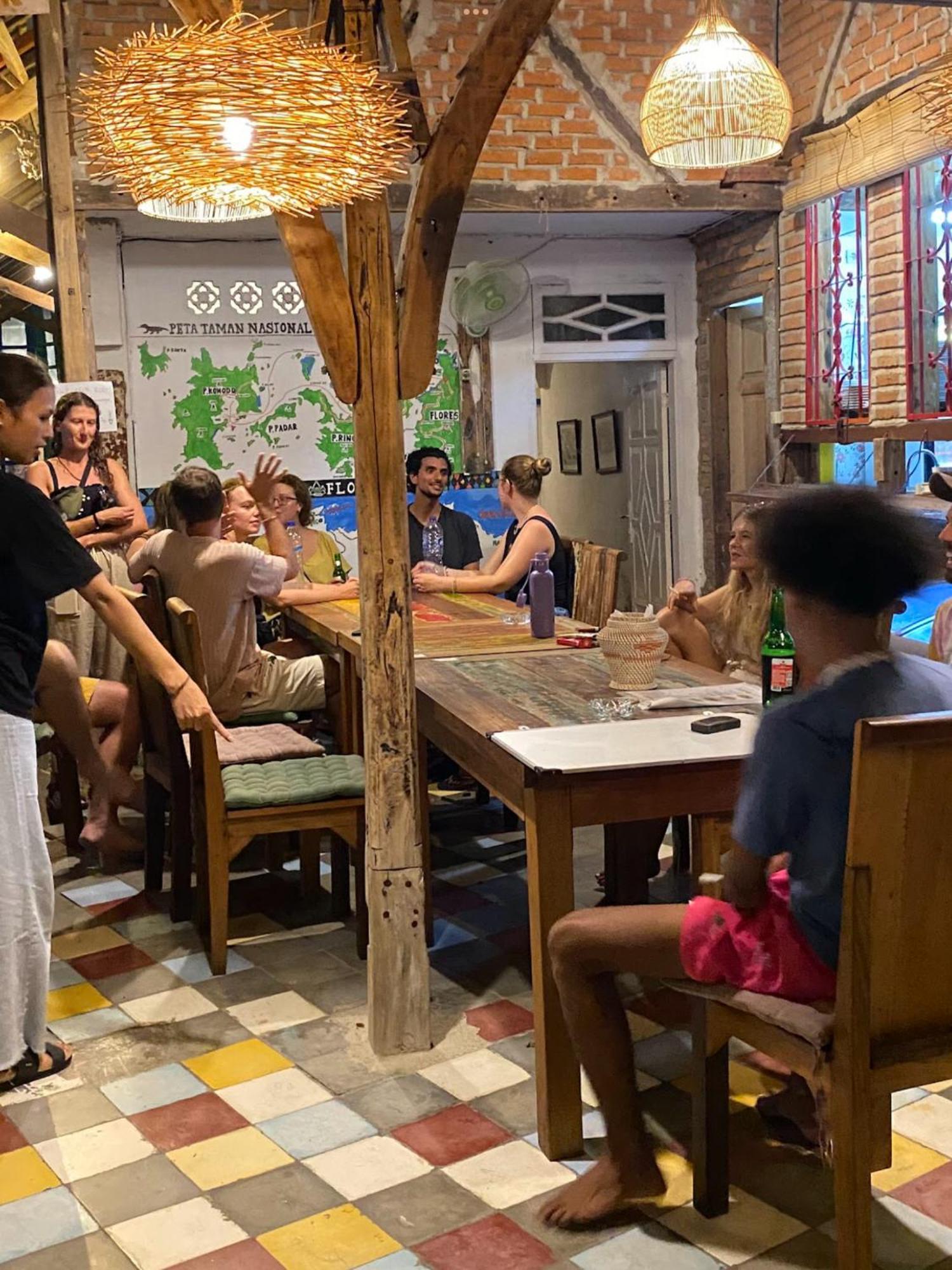 La Boheme Bajo Hostel Labuan Bajo Ngoại thất bức ảnh
