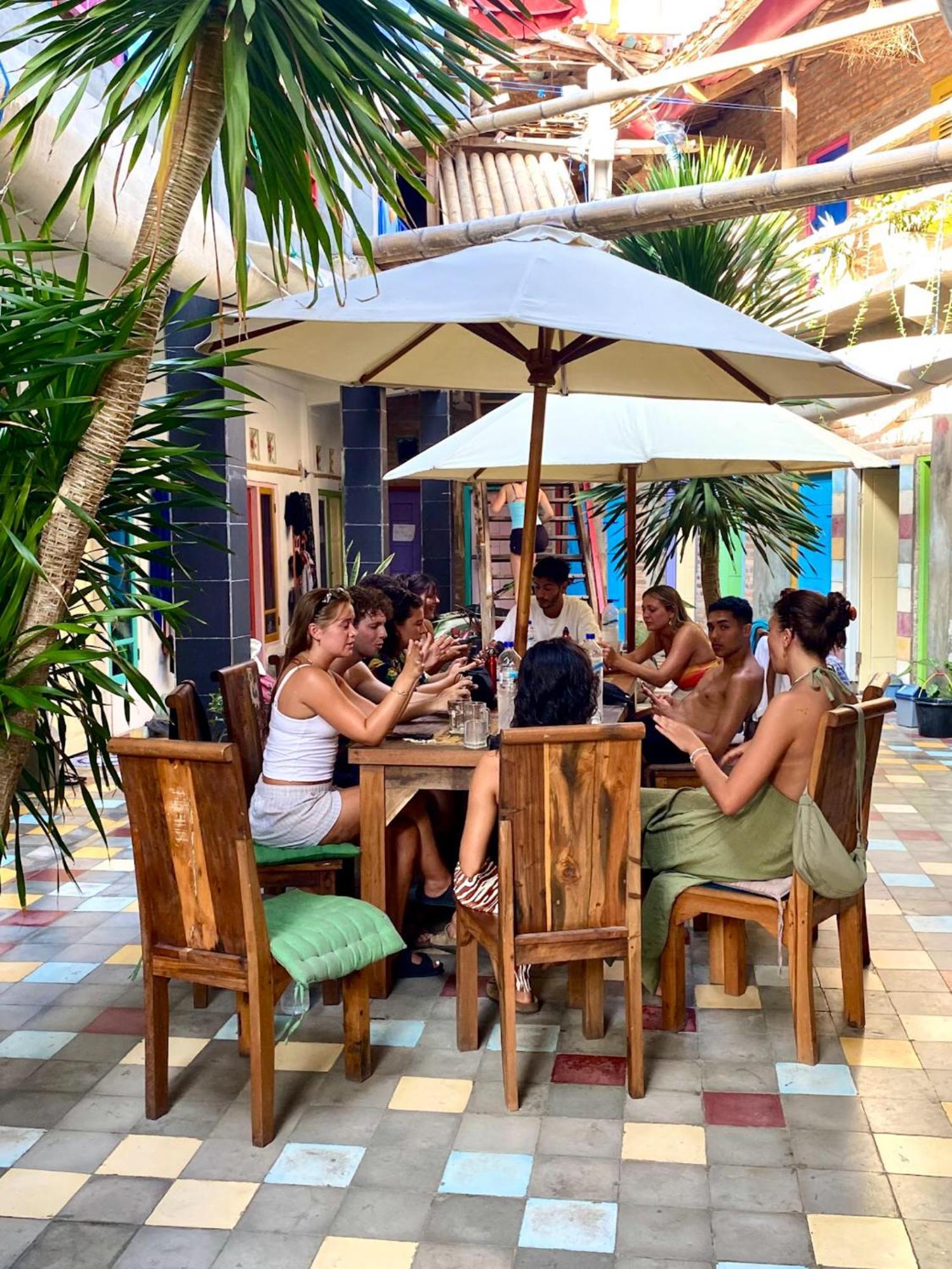 La Boheme Bajo Hostel Labuan Bajo Ngoại thất bức ảnh