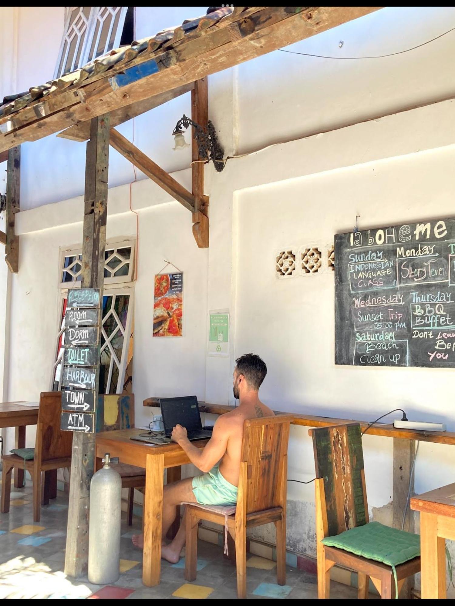 La Boheme Bajo Hostel Labuan Bajo Ngoại thất bức ảnh