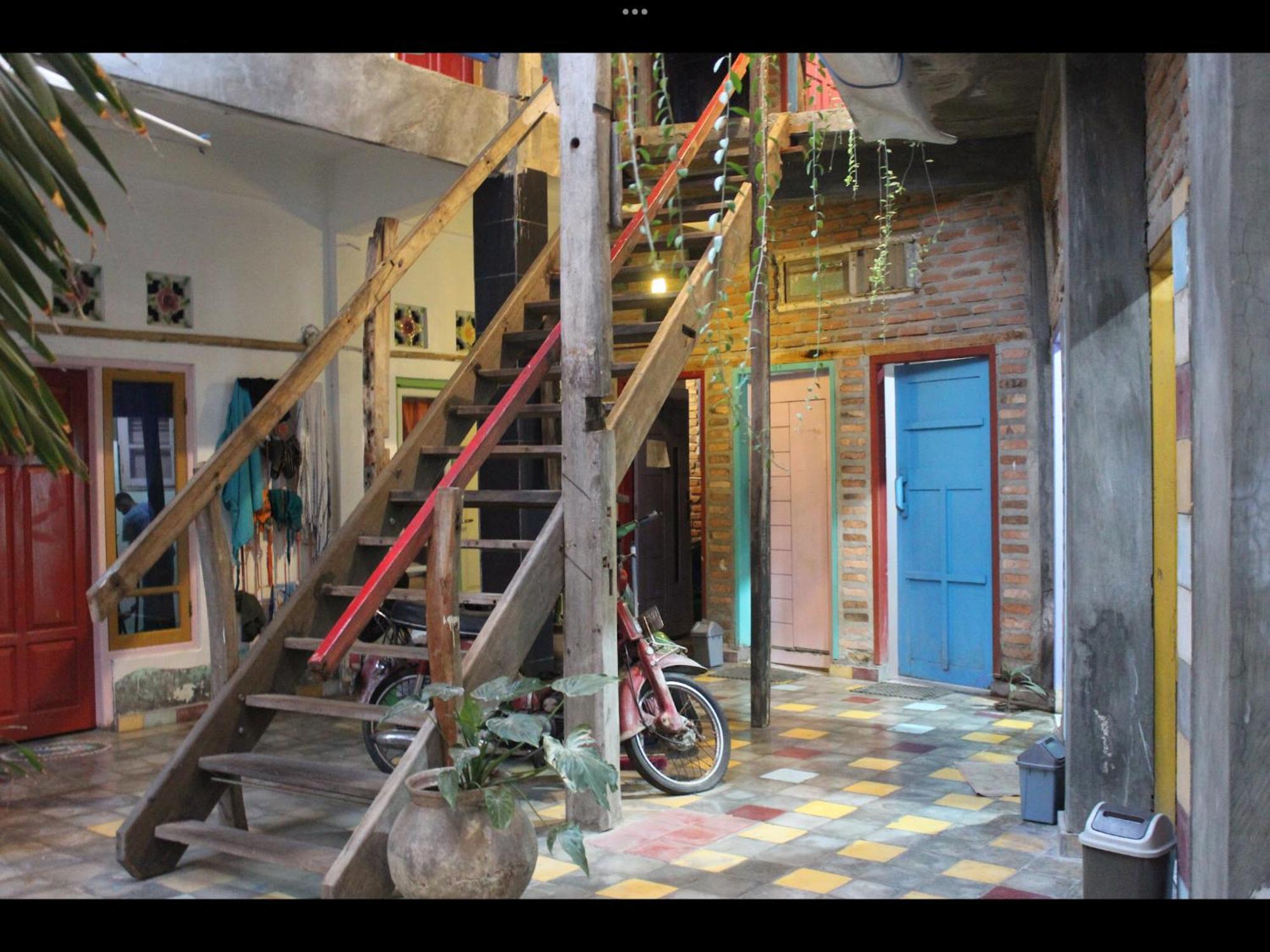 La Boheme Bajo Hostel Labuan Bajo Ngoại thất bức ảnh